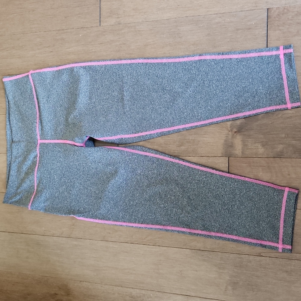 NWOT*** Pink Stitch Detail Crop Leggings